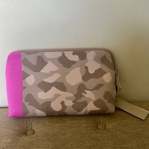 Rothy’s large vanity bag NWT
